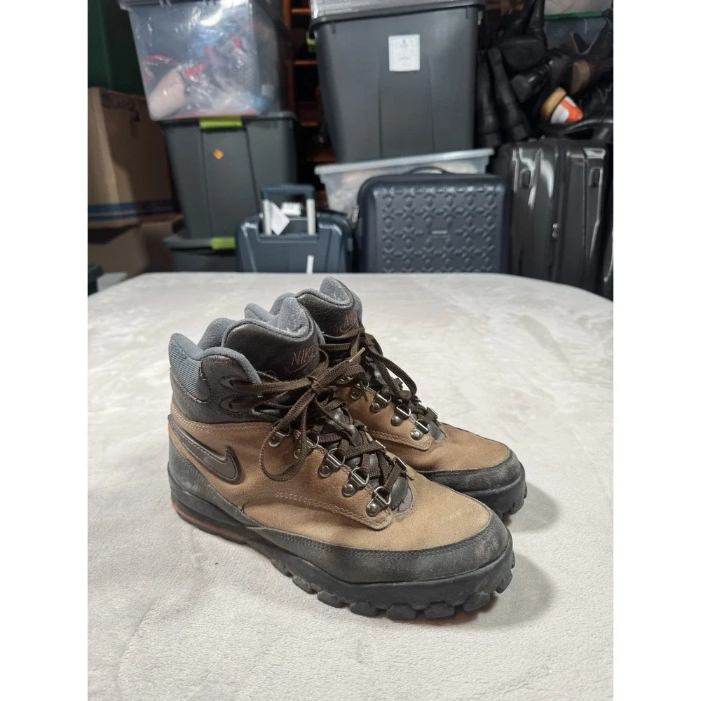 Vintage 90s Nike ACG Hiking Boots Size 9 Brown